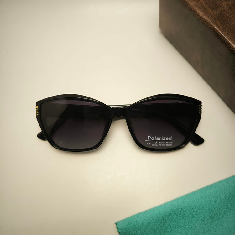 عینک آفتابی پلاریزه زنانه MIU MIU کد 88106