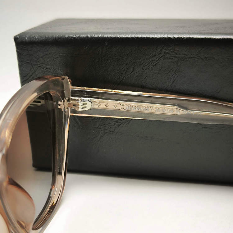 عینک آفتابی پلاریزه زنانه دسته سیمی BURBERRY کد 58203 به همراه پک لوازم جانبی
