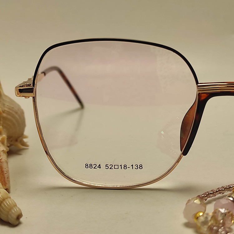 عینک طبی زنانه فلزی پد یک تیکه برند VOGUE کد 8824