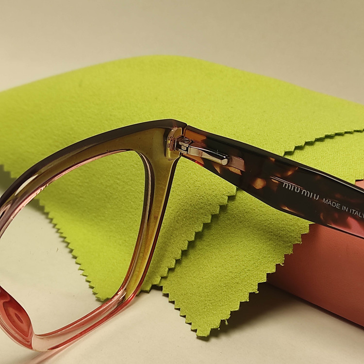 عینک طبی زنانه کائوچو اسیتیت برند MIU MIU کد 81905