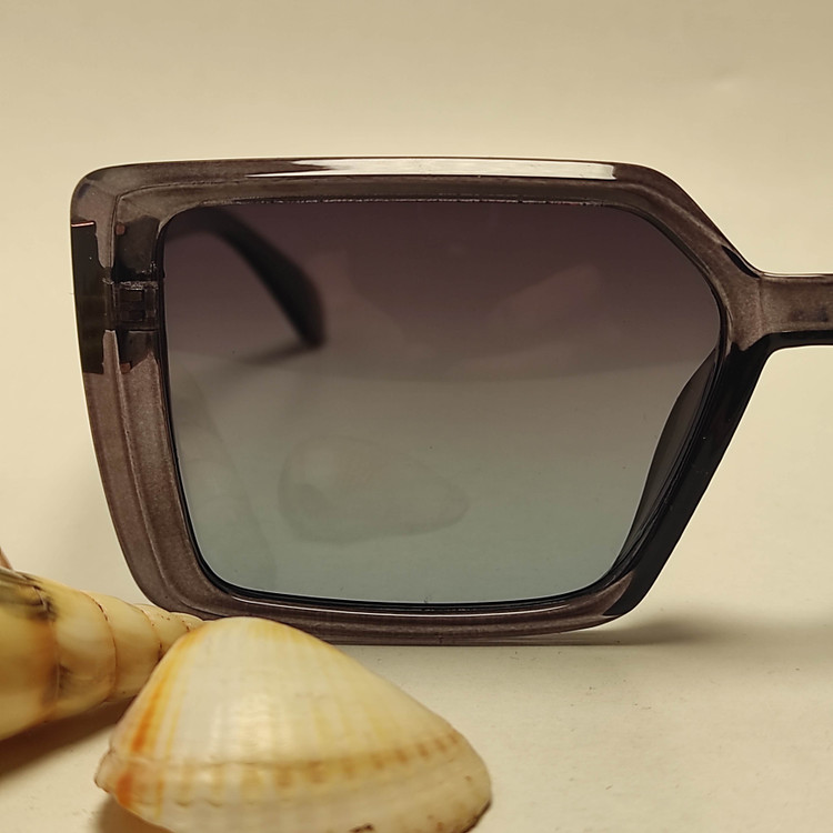 عینک افتابی زنانه پلاریزه برند LOUIS VUITTON کد 8955