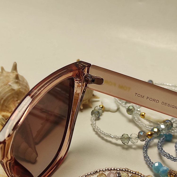 عینک آفتابی زنانه پلاریزه TOM FORD کد 8911