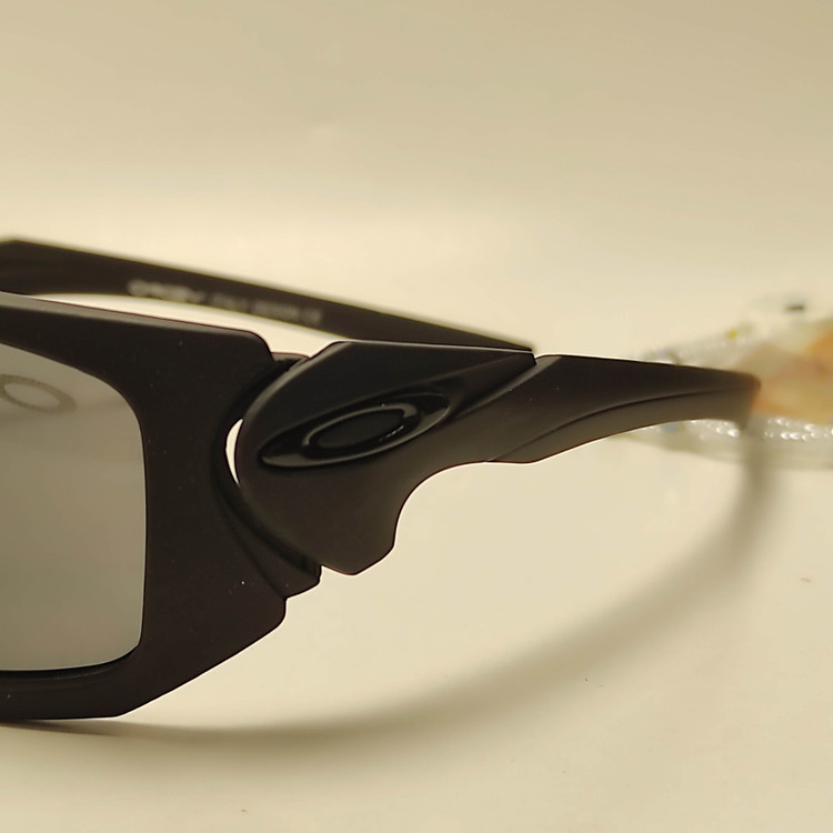 عینک آفتابی بیس دار ورزشی OAKLEY کد 7023