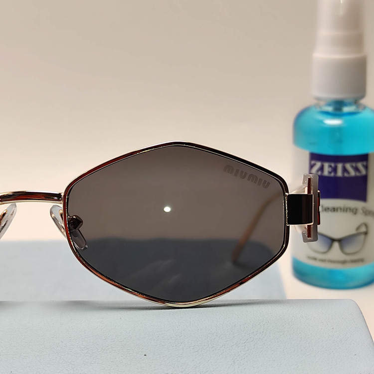 عینک آفتابی فلزی زنانه فانتزی میو میو miu miu کد 7528 - MIU MIU - عینک آفتابی