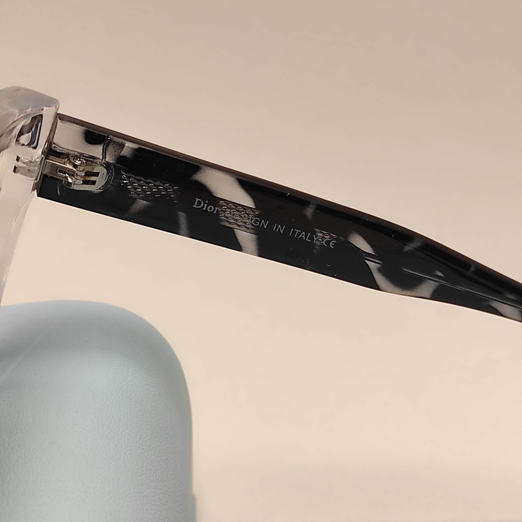 عینک آفتابی کائوچو پلاریزه زنانه دیور Dior کد 8843 - DIOR - آفتابی زنانه