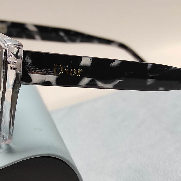 عینک آفتابی کائوچو پلاریزه زنانه دیور Dior کد 8843 - DIOR - آفتابی زنانه