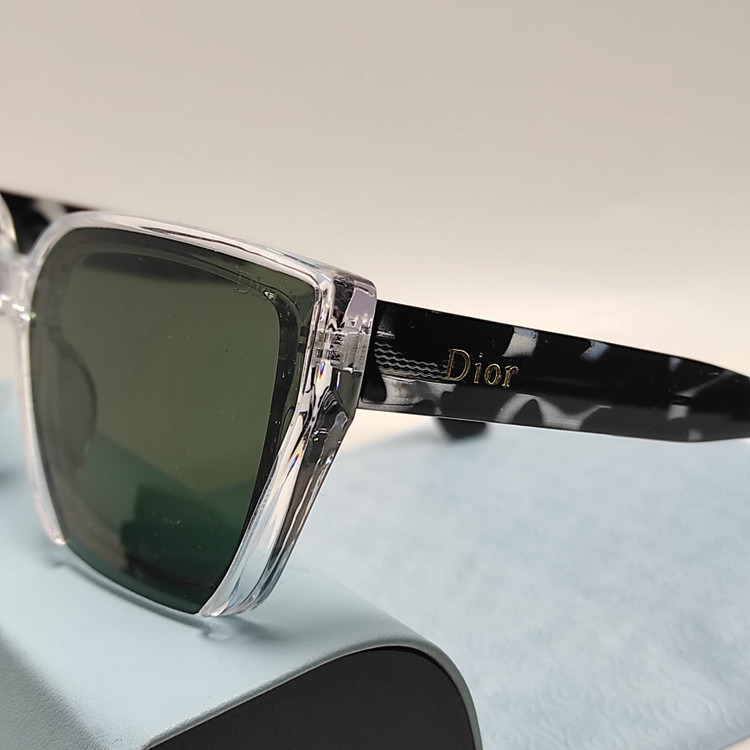 عینک آفتابی کائوچو پلاریزه زنانه دیور Dior کد 8843 - DIOR - آفتابی زنانه