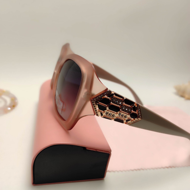 عکس محصول عینک افتابی زنانه پلاریزه BVLGARI کد 88147
