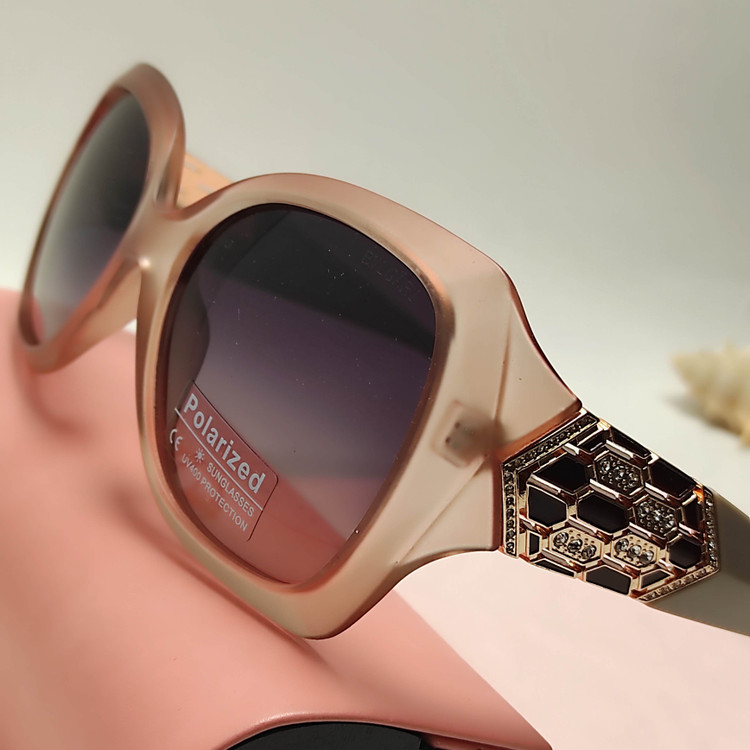 عکس محصول عینک افتابی زنانه پلاریزه BVLGARI کد 88147
