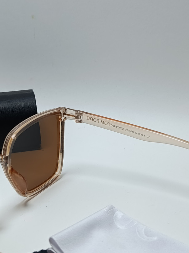 عینک آفتابی زنانه پلاریزه کائوچو تام فورد TomFordمدل 6010