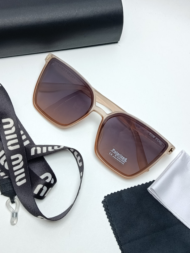 عینک آفتابی زنانه پلاریزه کائوچو تام فورد TomFordمدل 6010