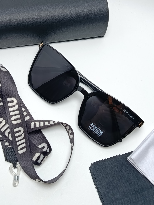 عینک آفتابی زنانه پلاریزه کائوچو تام فورد TomFordمدل 6010