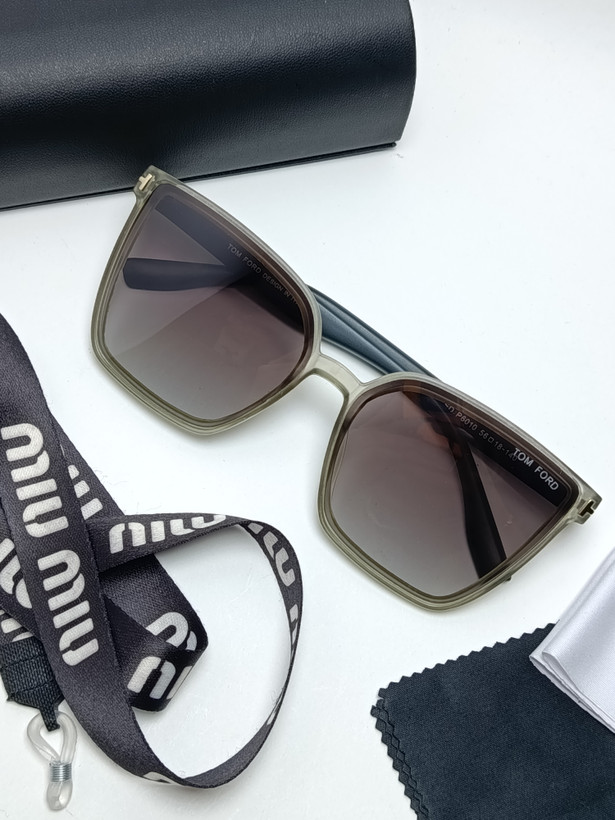 عینک آفتابی زنانه پلاریزه کائوچو تام فورد TomFordمدل 6010