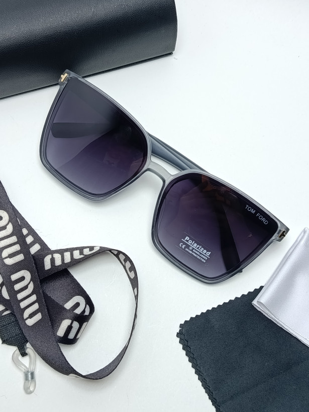 عینک آفتابی زنانه پلاریزه کائوچو تام فورد TomFordمدل 6010