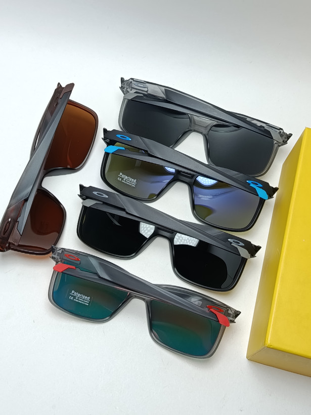 عینک ورزشی کائوچو پلاریزه Oakley مدل 25673