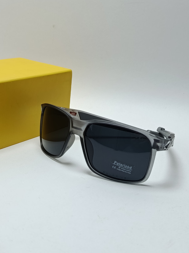 عینک ورزشی کائوچو پلاریزه Oakley مدل 25673